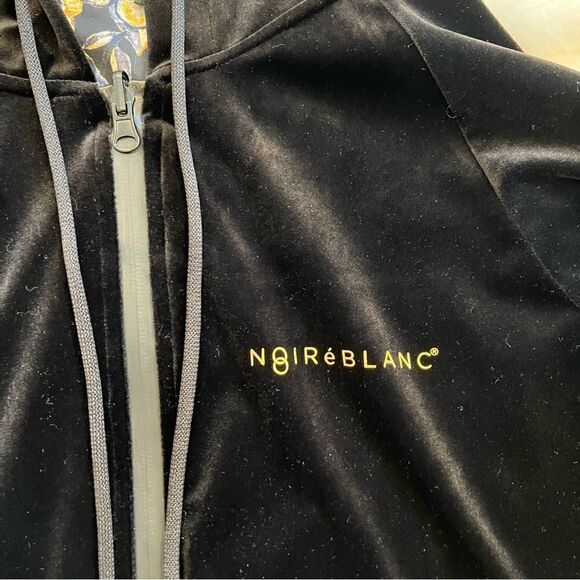 Black Velvet Jacket (M) - Picture 4 of 8